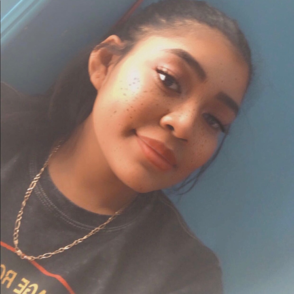 Meet your Posher, Elizabeth